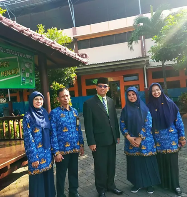 c69800_f6dad516fbf6445ab203dfb07d9d3408_mv2